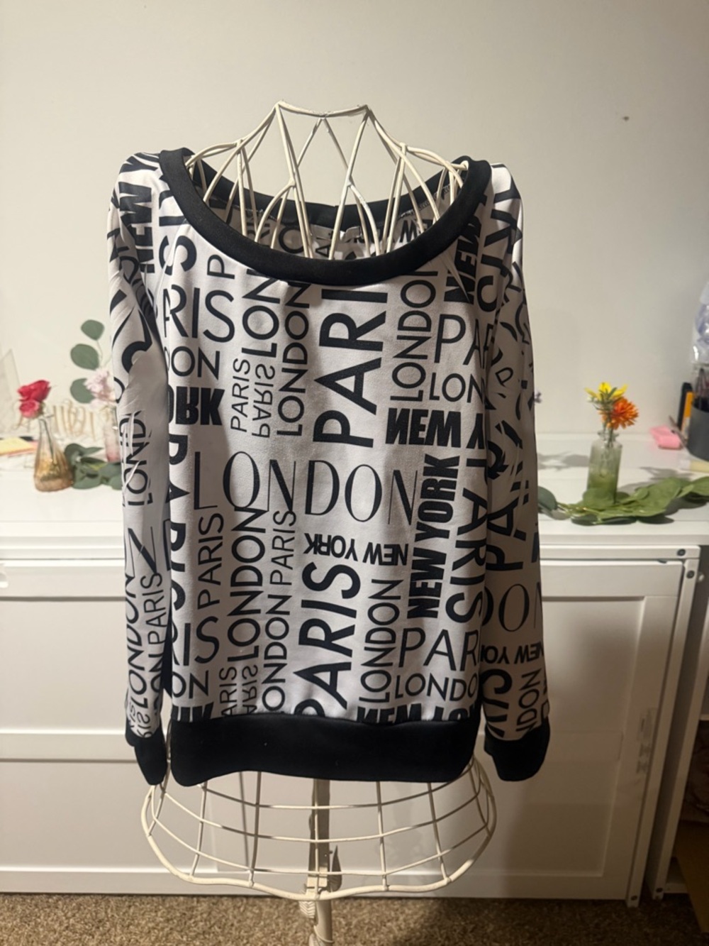 Blu Planet Black and White City Text Print Sweatshirt
